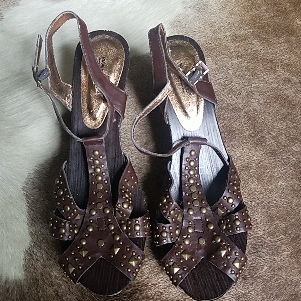 Wanted | Ladies heels - Picture 2 of 5